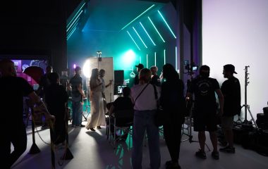 Time Interno vs Produtora de Vídeo: O Que Funciona Melhor em Cada Situação?